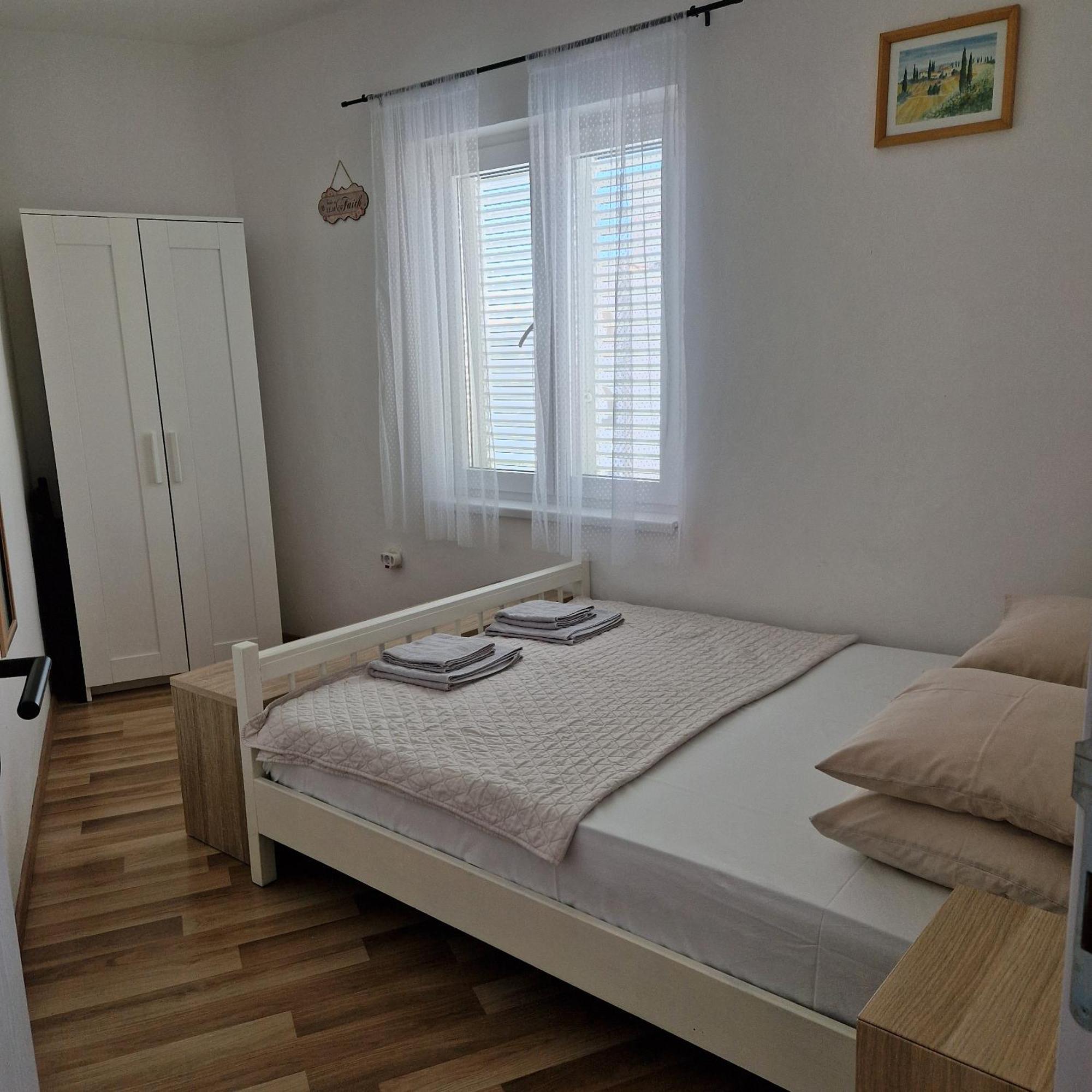 Apartman Iva Новаля Екстериор снимка